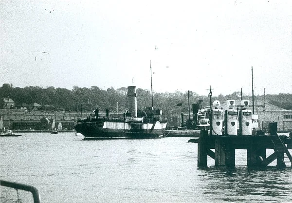 Arrival at Cowes (Isle of Wight). 1965. PSPS Collection.